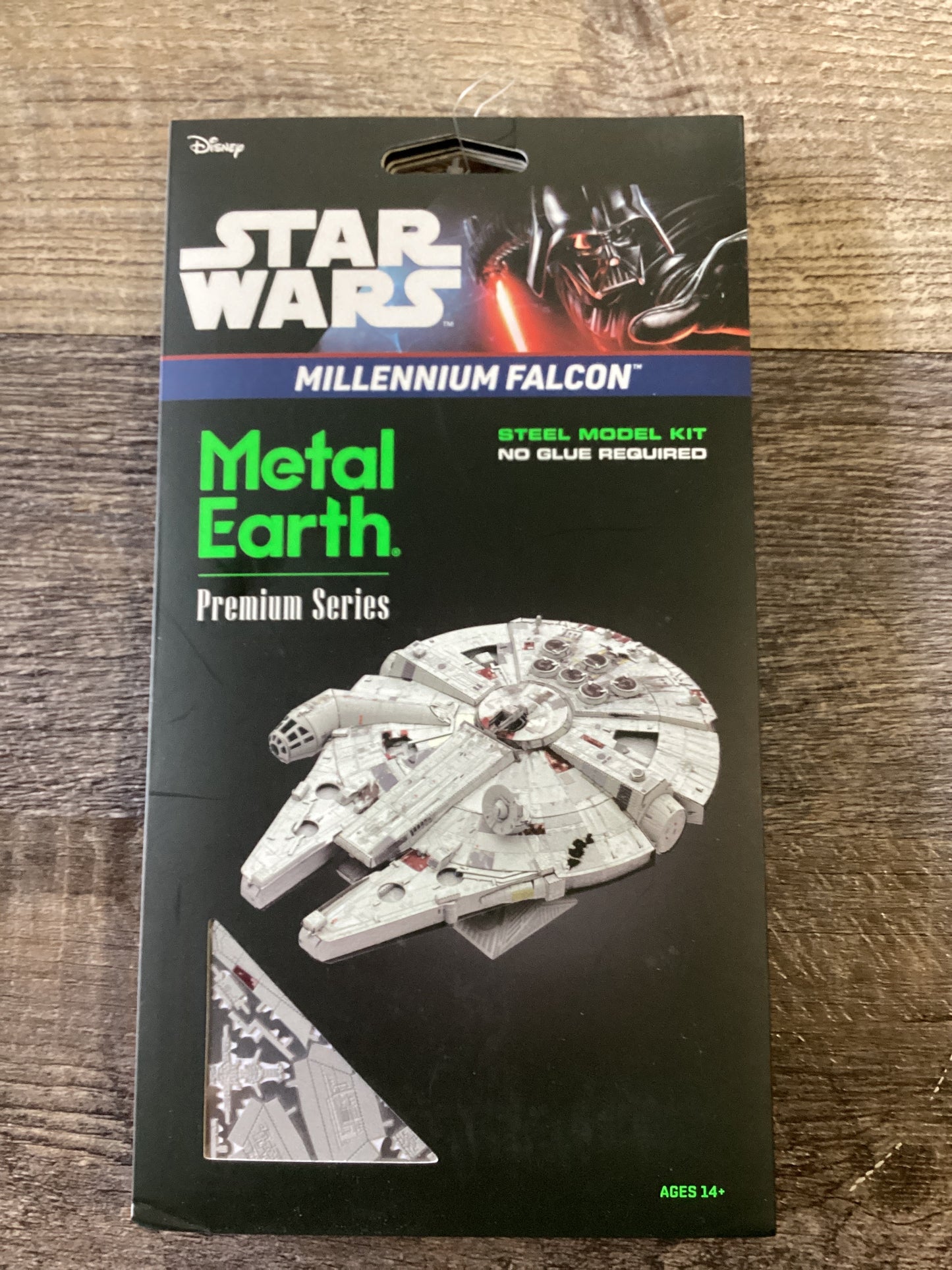 Metal Earth MillenniumFalcon Metal Model